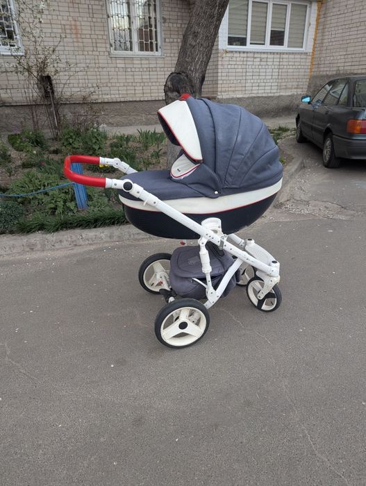 Коляска для новонароджених дітей