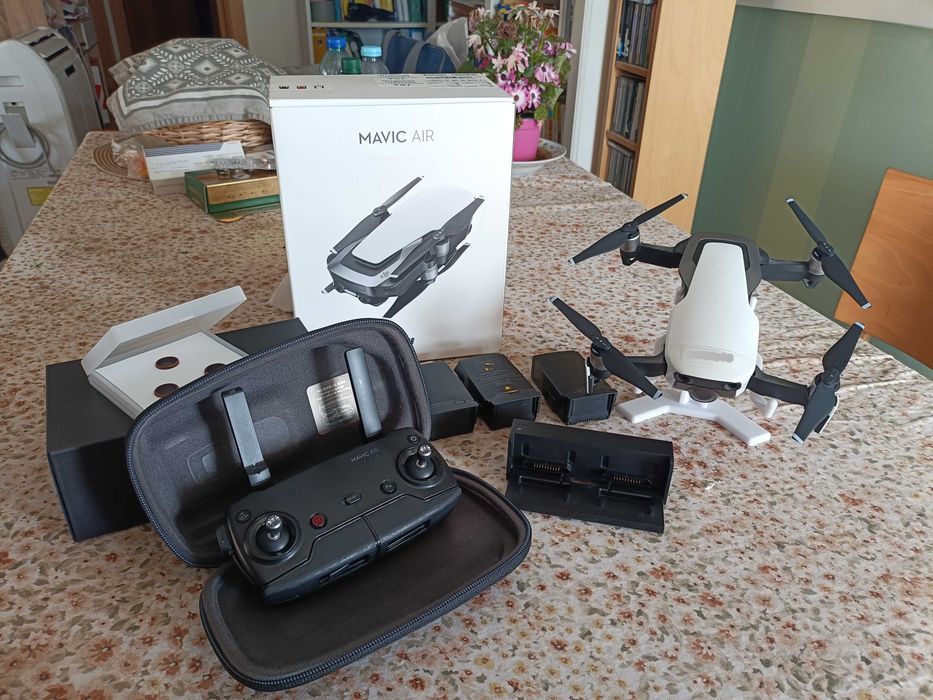 Drone DJI Mavic Air - Arctic White Drone - Fly More Combo