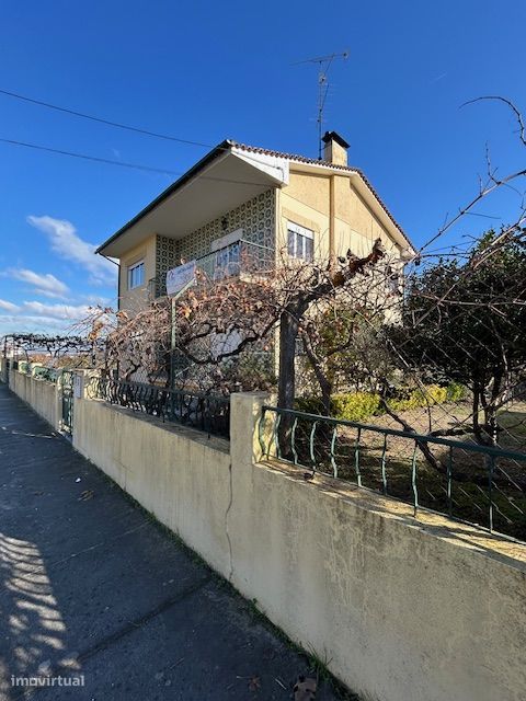 Vende-se Moradia de 3 pisos em Chaves