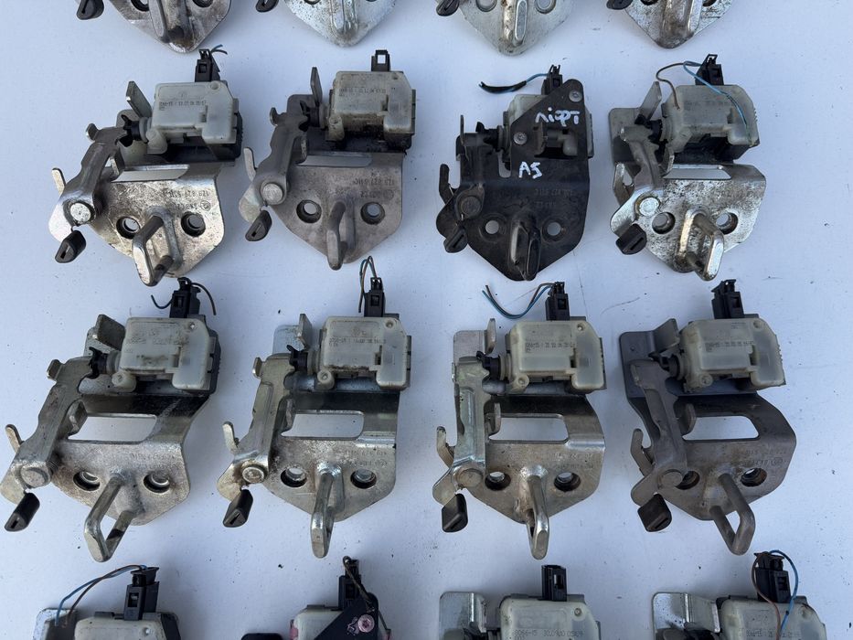 Привід замка кришки багажника Шкода А5 привод скоба моторчик Skoda A5