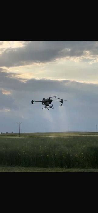Profesjonalne opryski dronem AGRODRONEM DJI AGRAS T50