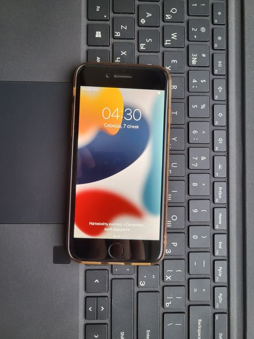 Apple iPhone 7 128 ГБ гарний стан