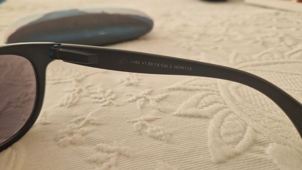 Óculos de sol graduados +1.5 com caixa