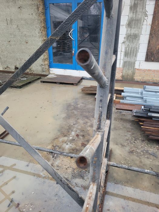 Stojak na stal, solidny, dużo półek, solidny regał