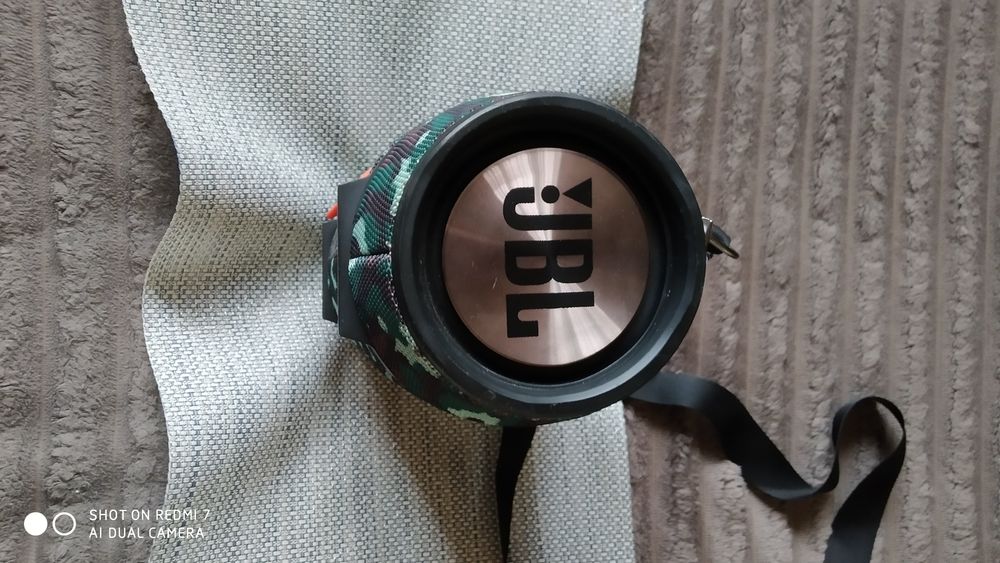 Продам блютуз колонку GBL
