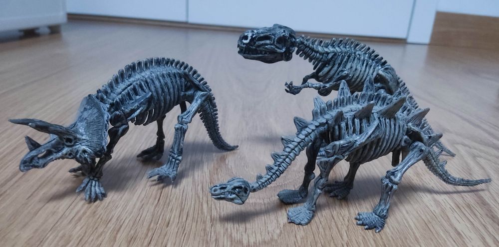 3 Figuras Dinossauros em esqueleto (desmontáveis)