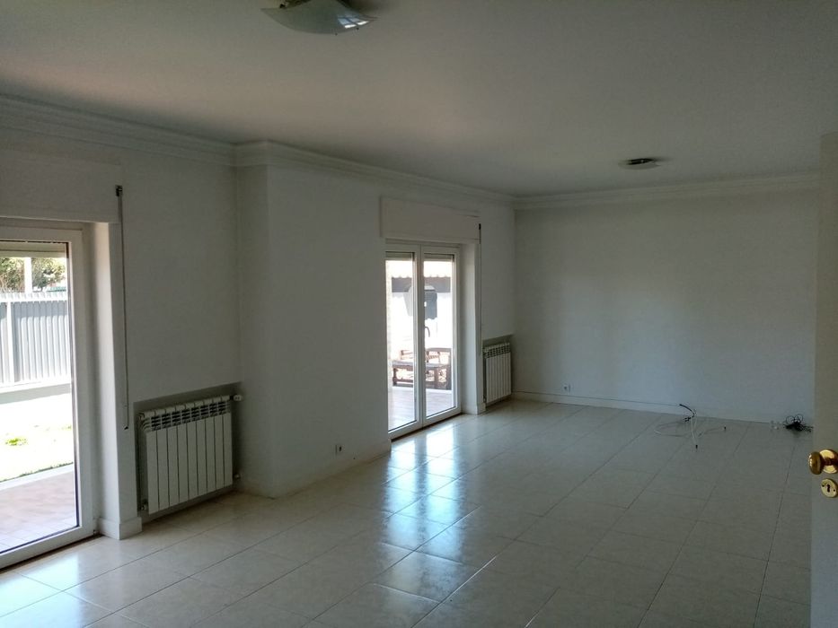 Moradia T-4 Piscina/ Ginásio