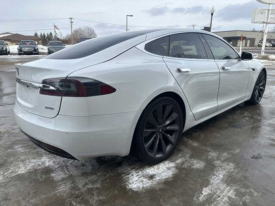 Tesla Model S P100D      2017