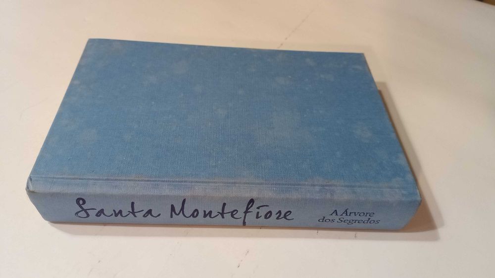 The Secret Tree by Santa Montefiore