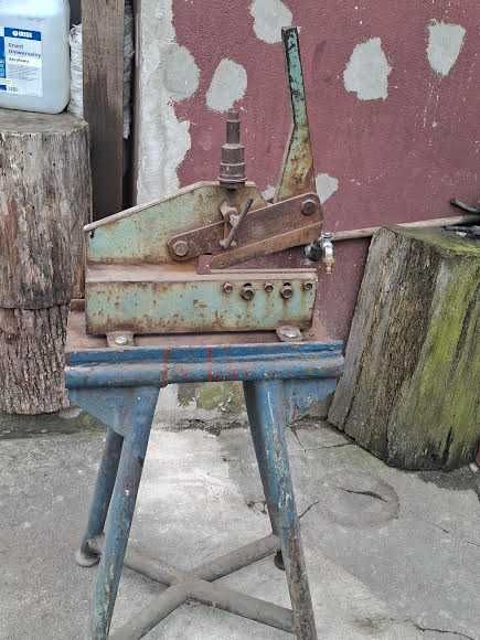 Sprzedam nożyce gilotynowe.