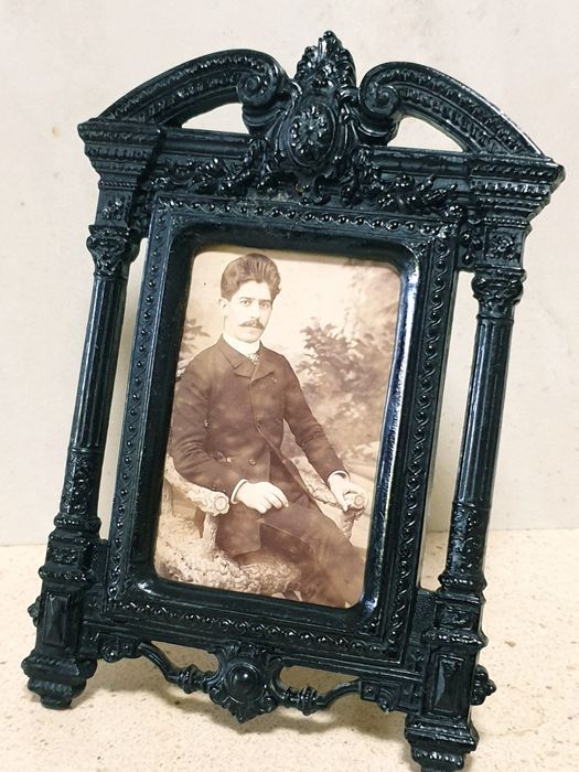 Fantástica antiga moldura francesa em Gutta Percha Sec. XIX