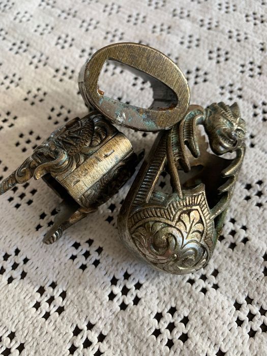 Elementy pochwy miecza – stare ozdoby orientalne, smok – antyk