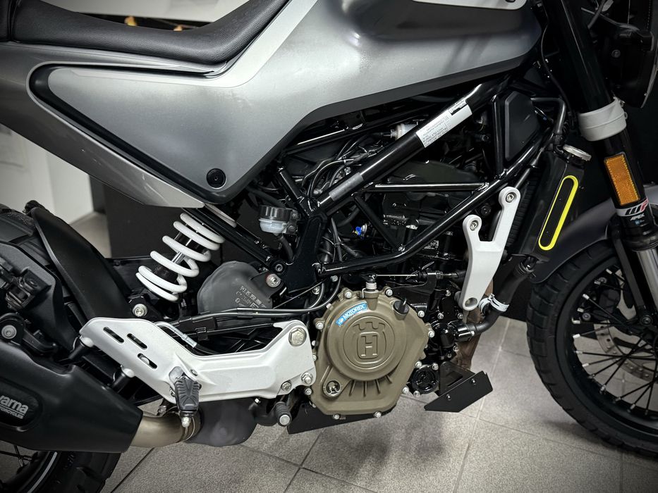 HUSQVARNA SVARTPILEN 125