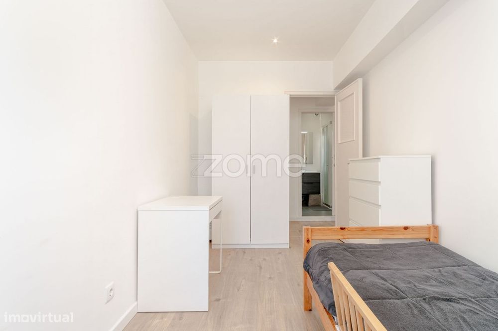 Apartamento T2 Totalmente Remodelado Junto Hospital da Cruz Vermelha