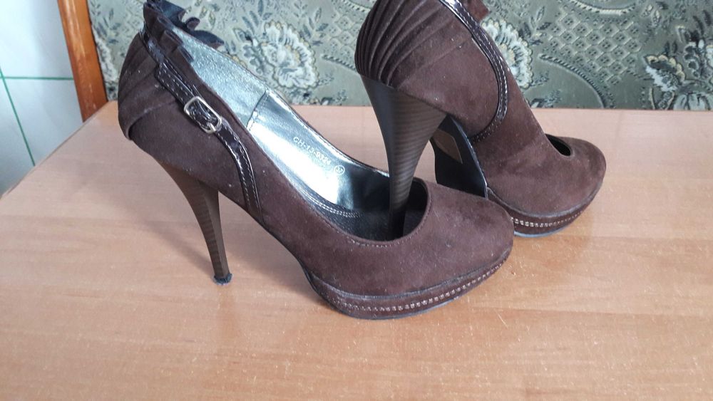 Buty na szpilce.