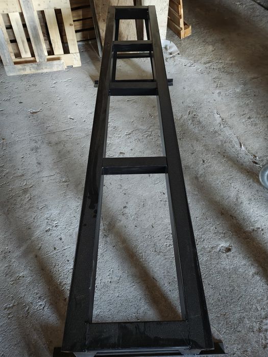 Solidne stalowe podstawy / stojaki