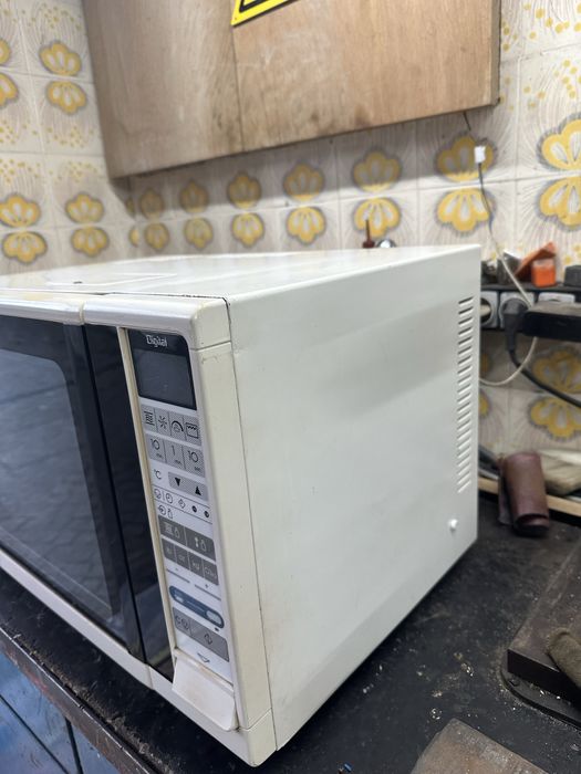 Mircroondas com gril e forno