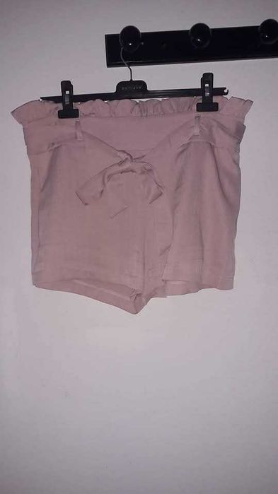 Várias peças de roupa