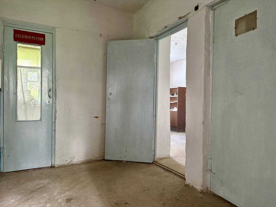 Розкішна, величезна ділянка з будинком, річкою та ставом (Луцький р-н)