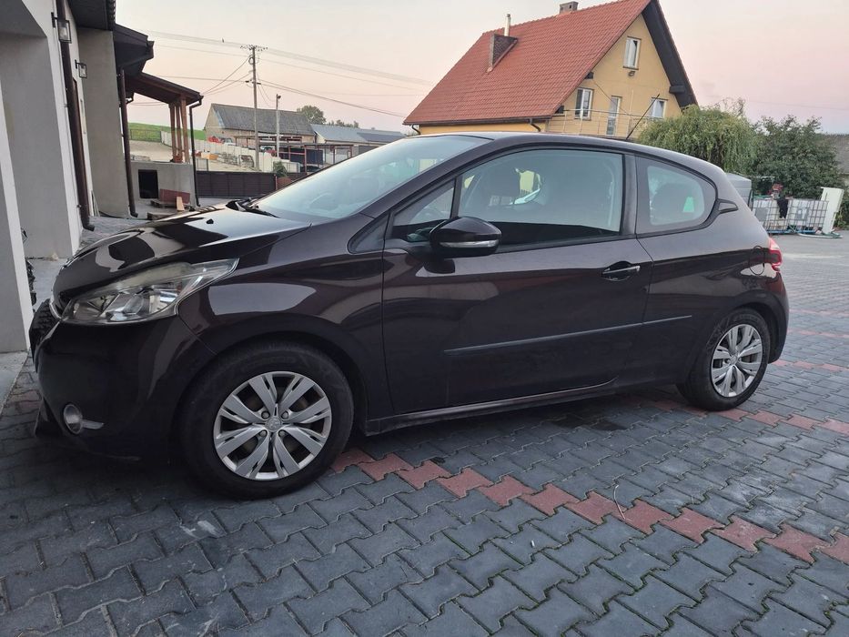 Peugeot 208