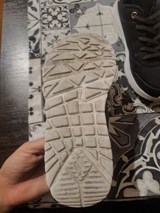 Продам дитячі скечерси на дівчинку,