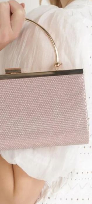 Różowa torebka kopertówka z rączką