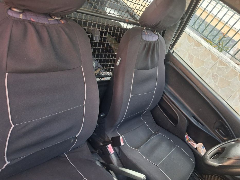 Carro citroen Saxo diesel comercial em muito bom estado,levou á pouco tempo um motor de arranque novo, falta 7.300km para nova revisão.
Pode trazer me