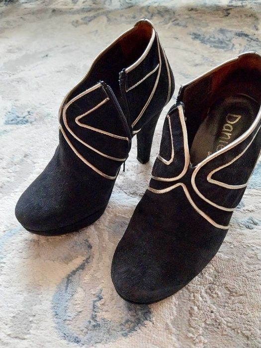 Botas Pretas compensadas