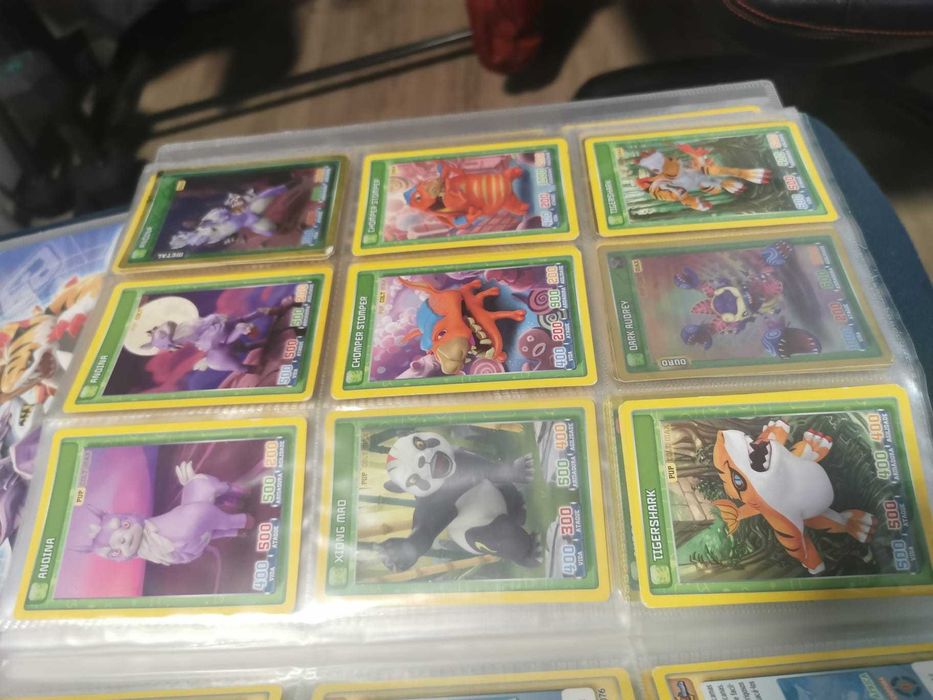 Cadernetas Invizimals+Cartas (Batalha de Caçadores e Desafios Ocultos)