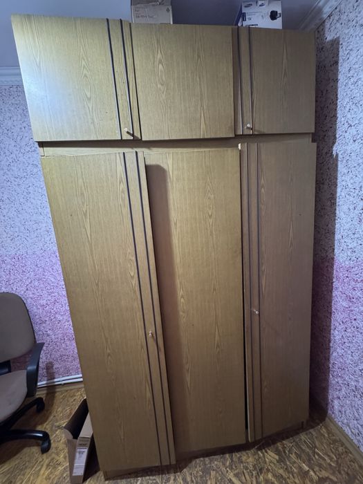 шкаф великий , для спальні , шафа