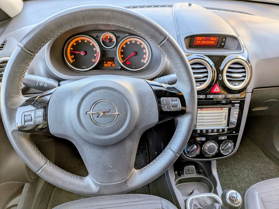 Opel Corsa 11/2014 com 60mil km