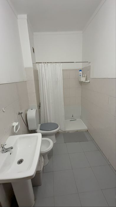 Quarto mobiliado para casal c/s filho no Barreiro