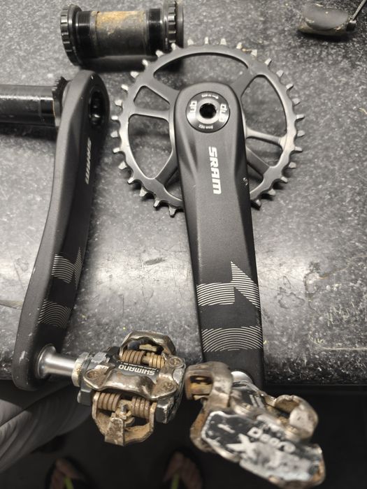 Movimento pedaleiro SRAM