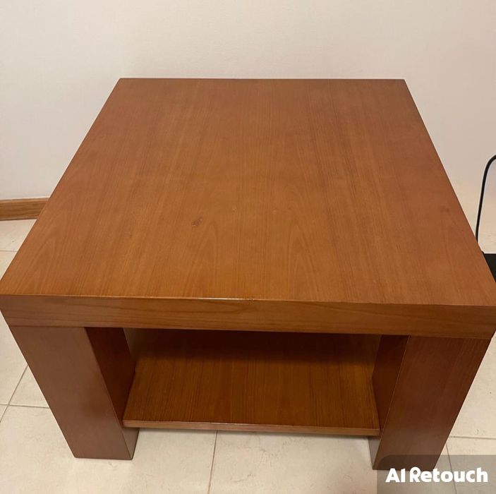 Mesa de centro/apoio em madeira maciça