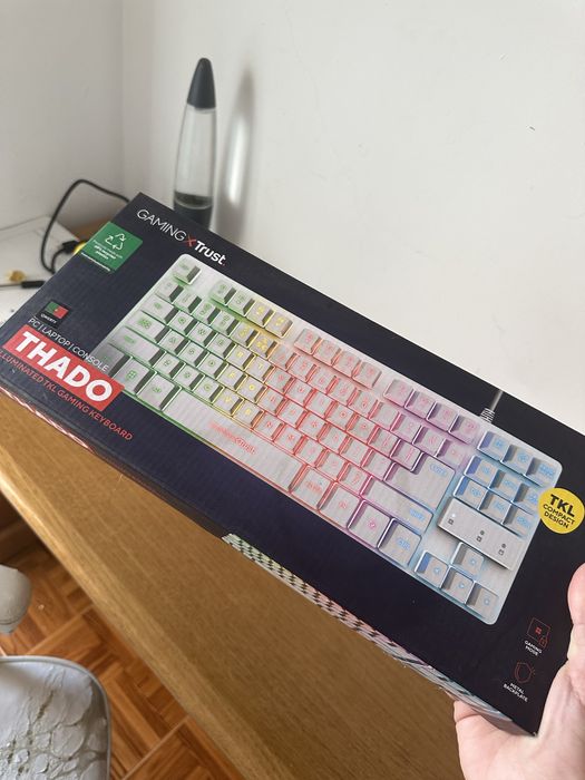 Teclado Mecânico Feel TKL RGB Branco | Layout Português | Trust Thado