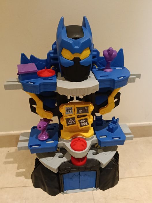 Brinquedo batcaverna do batman