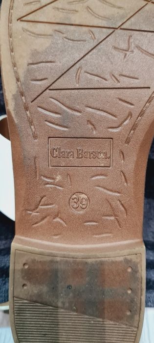 Sandały na płaskim