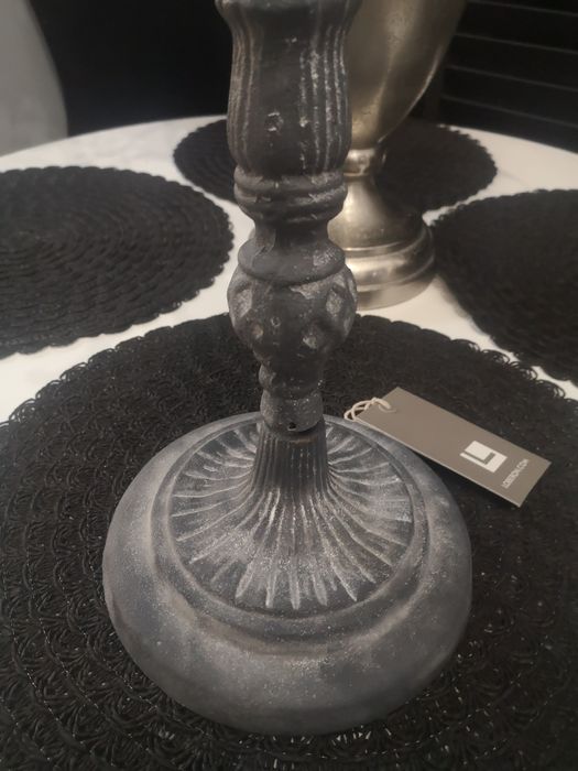 Przepiękny żeliwny stojak na wieniec