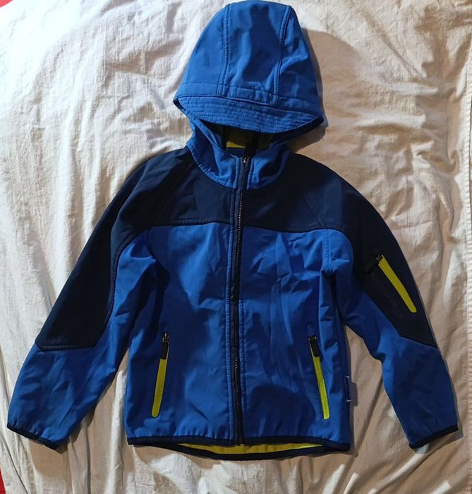 Фірмова вітрівка дитяча