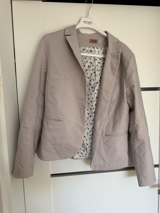 marynarka żakiet narzutka beż beżowa garnitur uniform elegancki