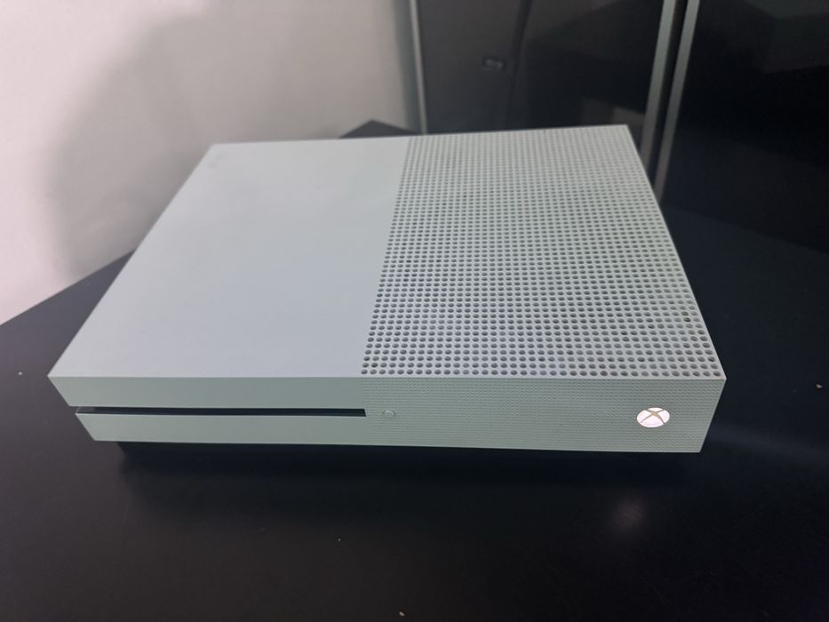 Xbox One S 1tb Sama konsola z kablem