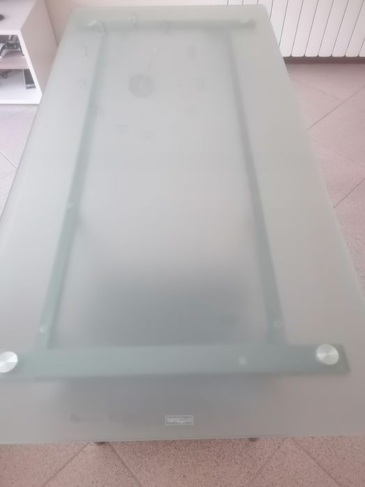 Secretaria com tampo em vidro temperado fosco