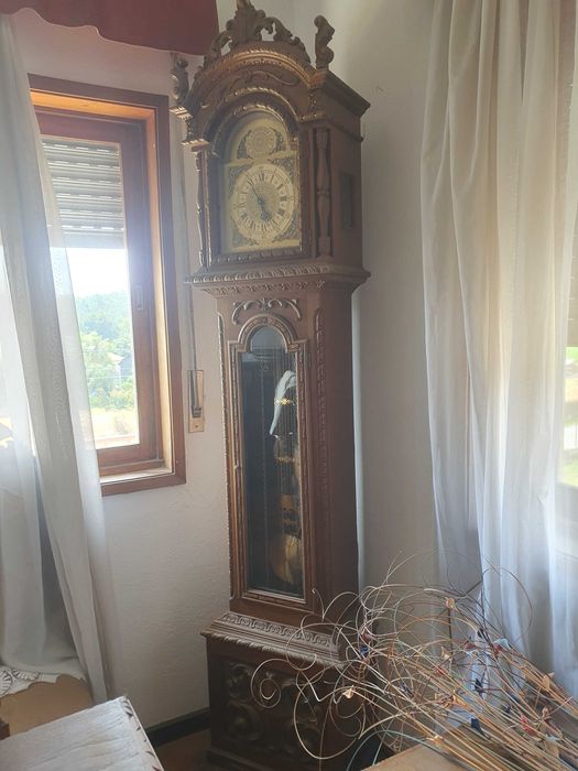 Diversos móveis antigos