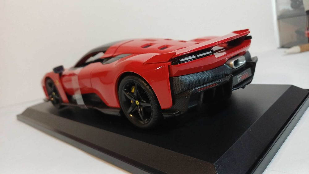1/18 Ferrari F80 vm - Burago R&P