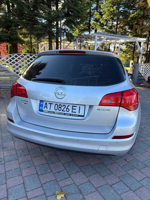 Продам Opel Astra J