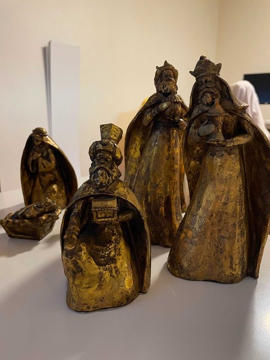 Presépio dourado maciço, com 8 peças