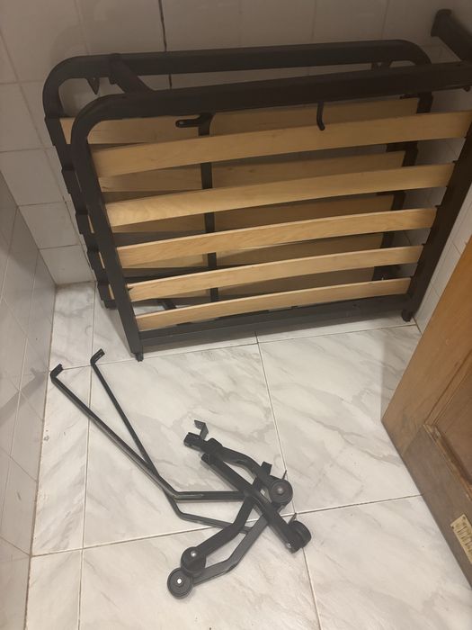 Cama dobravel metalica  com colchao cinzento