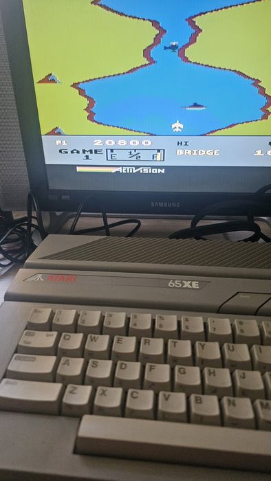 Atari 65 XE, zasilacz, joystick
