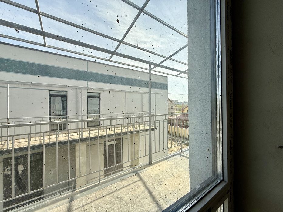 Зданий таунхаус з гаражем та міськими комунікаціями поруч озера!