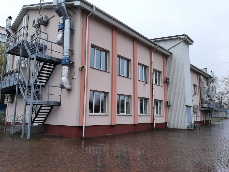 Продаються універсальні приміщення в м. Черкаси